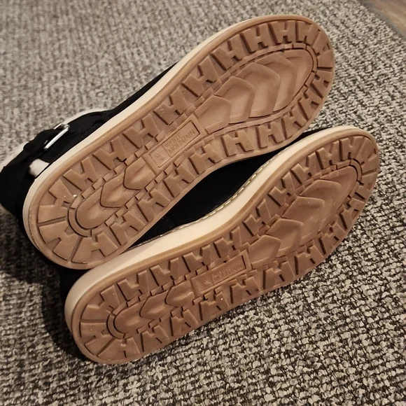 Womans White mountain faux fur boots black size 6 1/2 - Picture 5 of 8